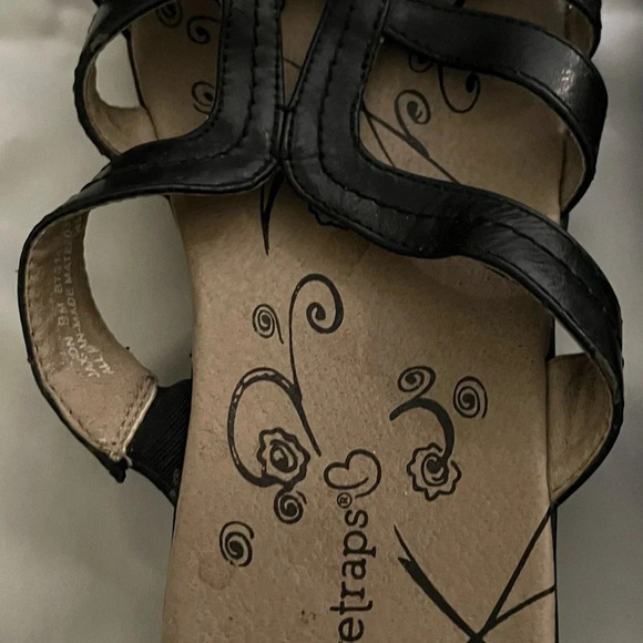 BARETRAPS~ BLACK SLIDE ON SANDALS~9 - Picture 7 of 7